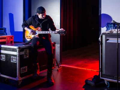 Flight Case, Guitarist