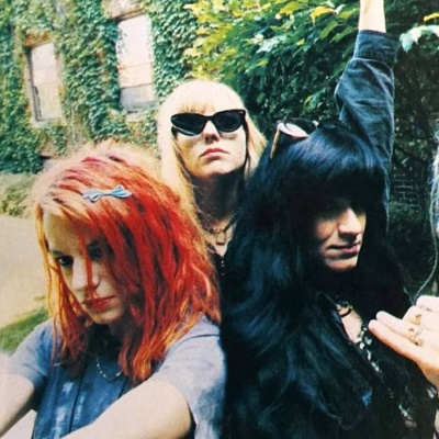 L7 - Pretend We're Dead